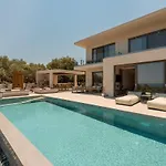 Floralba Luxury Villa, Essence Of Sea View Living By Mindyourvilla فيلة