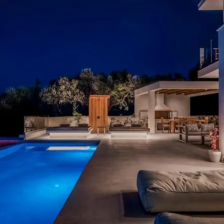Floralba Luxury Villa, Essence Of Sea View Living By Mindyourvilla Villa